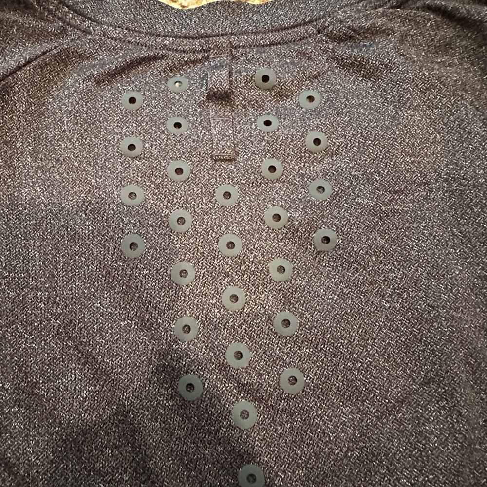Lululemon Men's Black Long Sleeve athletic Shirt - Picture 4 of 4